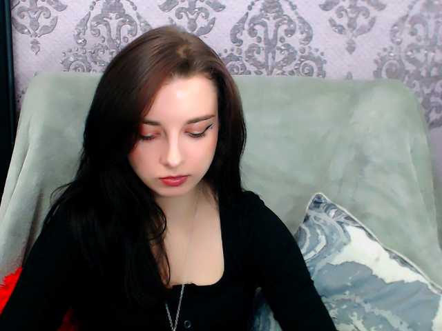 VirginLuna live cam preview