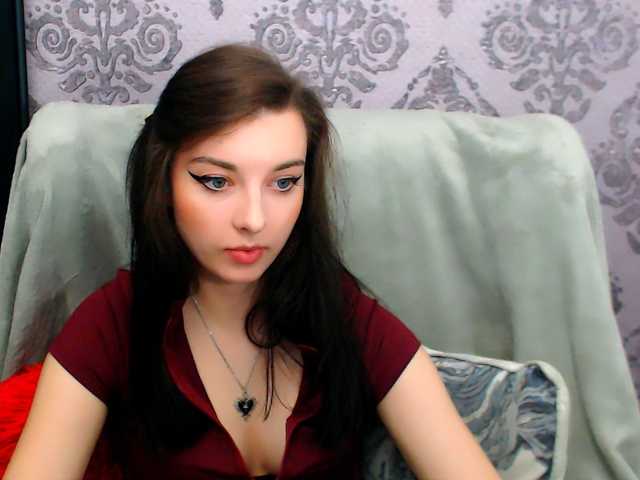 VirginLuna live cam on BongaCams