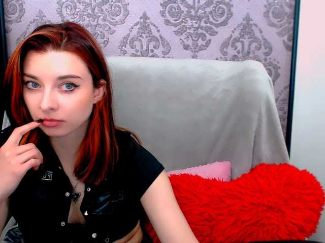 VirginLuna live cam preview