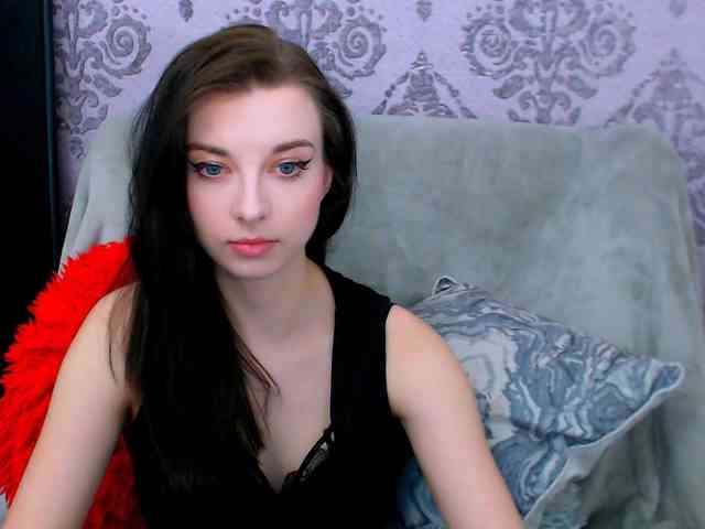 VirginLuna webcam