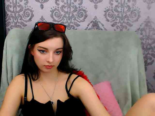 VirginLuna webcam