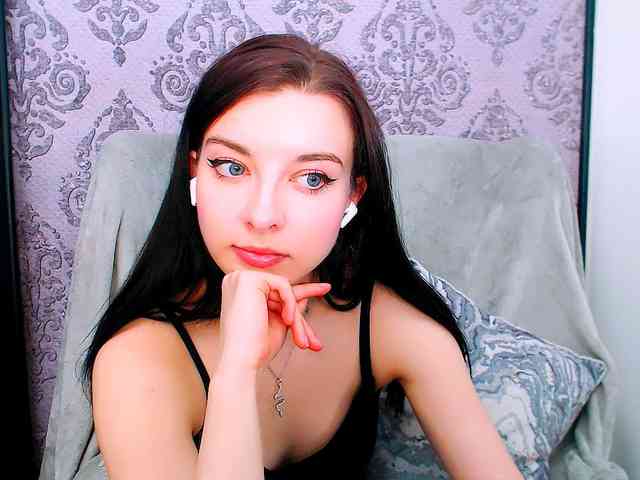VirginLuna webcam