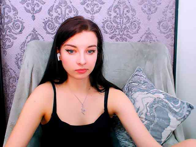 VirginLuna webcam