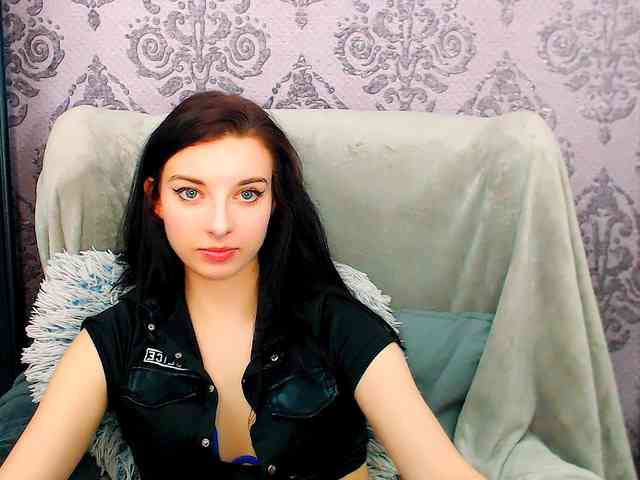 VirginLuna webcam