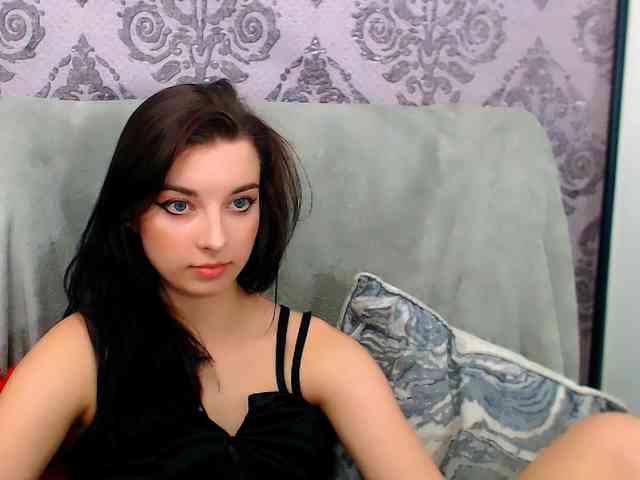 Virginluna's cam show statistics and live stream