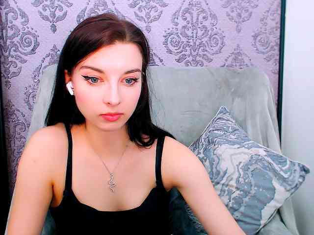 VirginLuna webcam