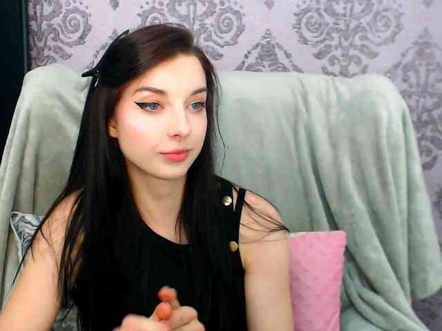 VirginLuna webcam