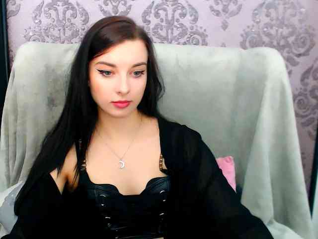 Model: VirginLuna