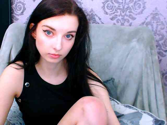 VirginLuna webcam