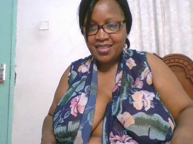 peacekhloe live cam on BongaCams
