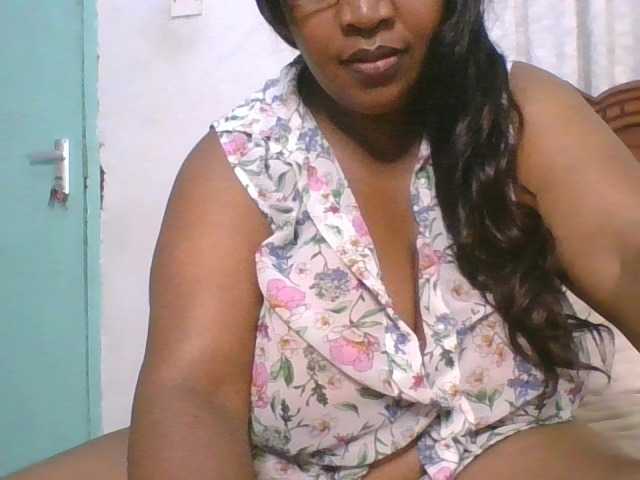peacekhloe live cam on BongaCams