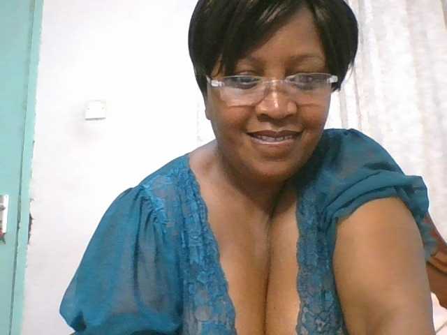 peacekhloe live cam on BongaCams