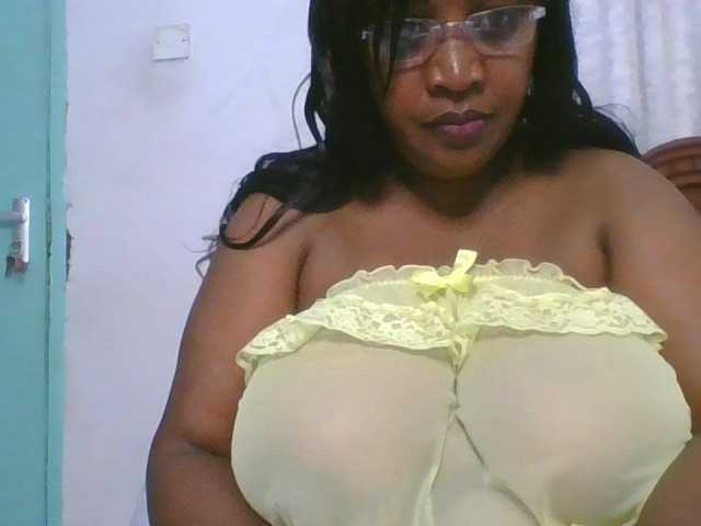 peacekhloe live cam on BongaCams