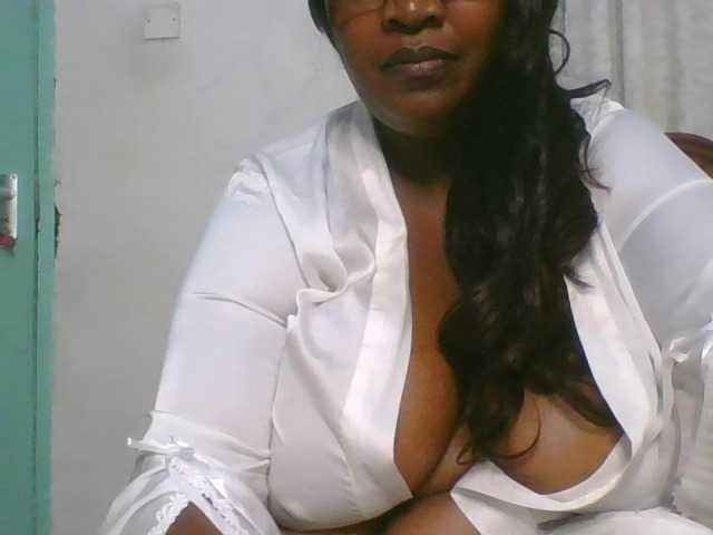 peacekhloe live cam on BongaCams