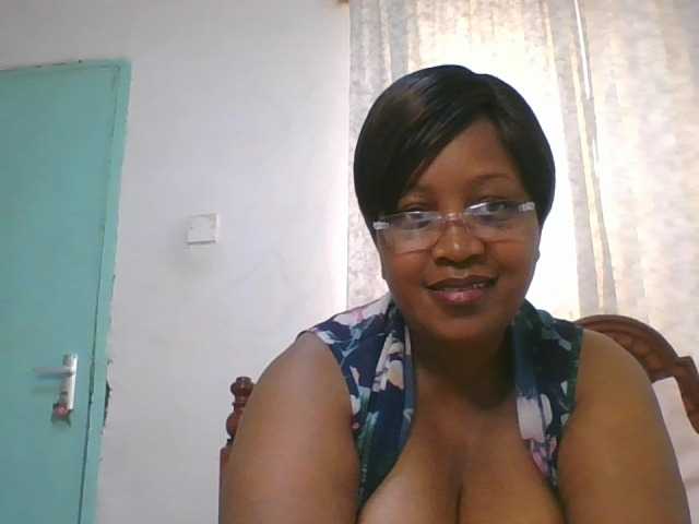 Peacekhloe, 36 y/o - Live Cam on BongaCams
