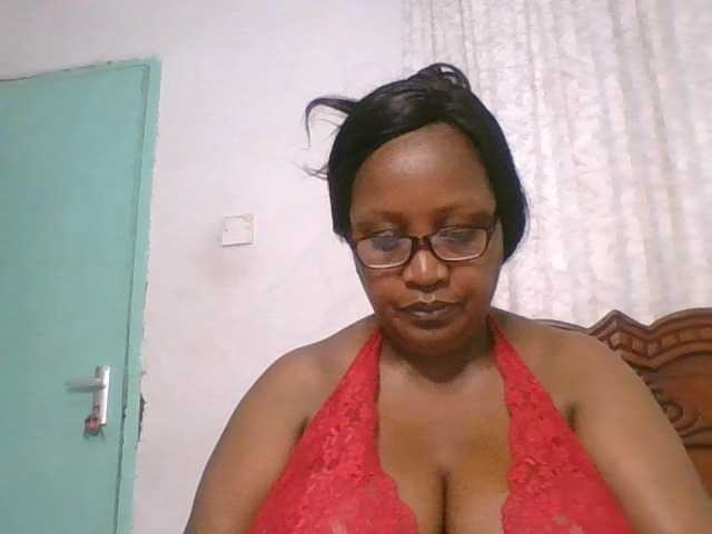peacekhloe live on BongaCams