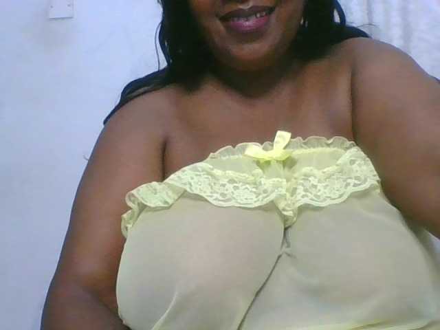 peacekhloe live cam on BongaCams