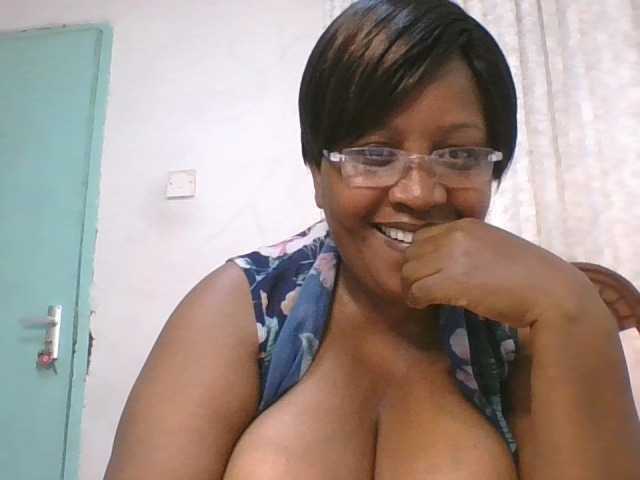 peacekhloe live cam on BongaCams