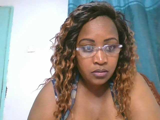 peacekhloe Live Cam on BongaCams