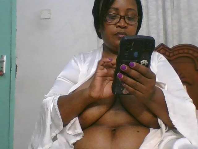 peacekhloe live cam on BongaCams