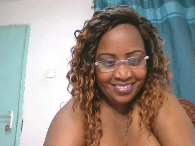 peacekhloe live cam on BongaCams