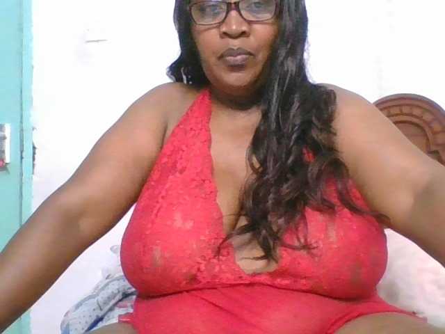 peacekhloe live cam on BongaCams