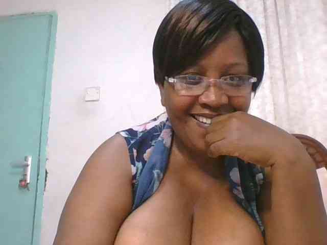 Model: peacekhloe