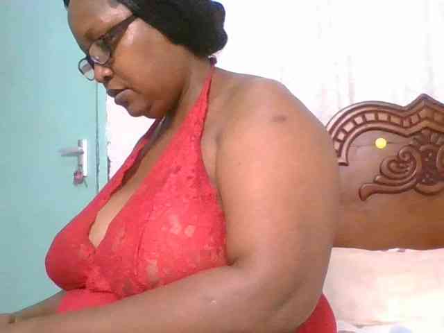 Model: peacekhloe