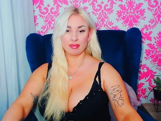 BlondAna