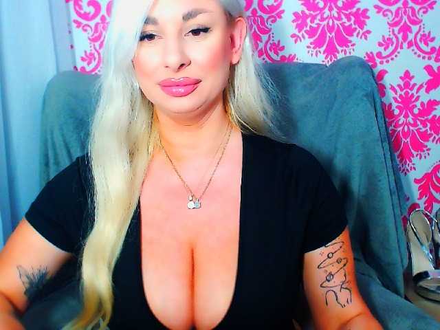 BlondAna