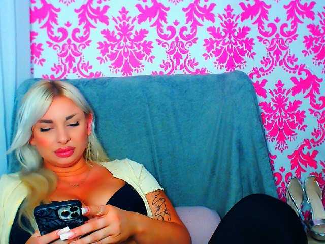 BlondAna