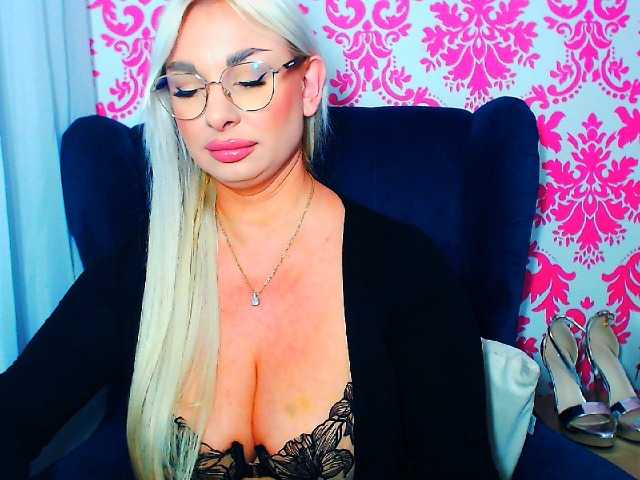 BlondAna