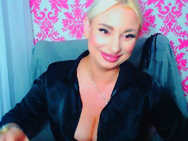 BlondAna live cam on BongaCams