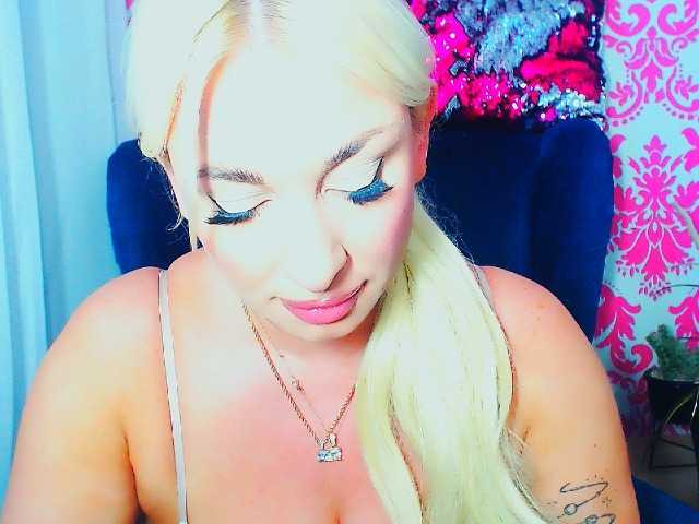 BlondAna live cam on BongaCams