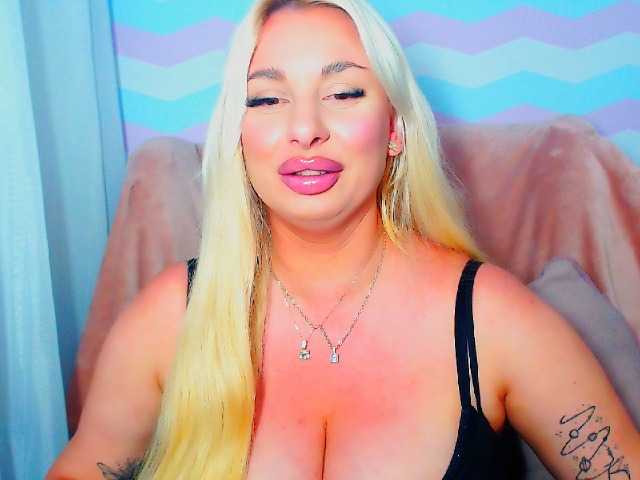BlondAna live cam on BongaCams
