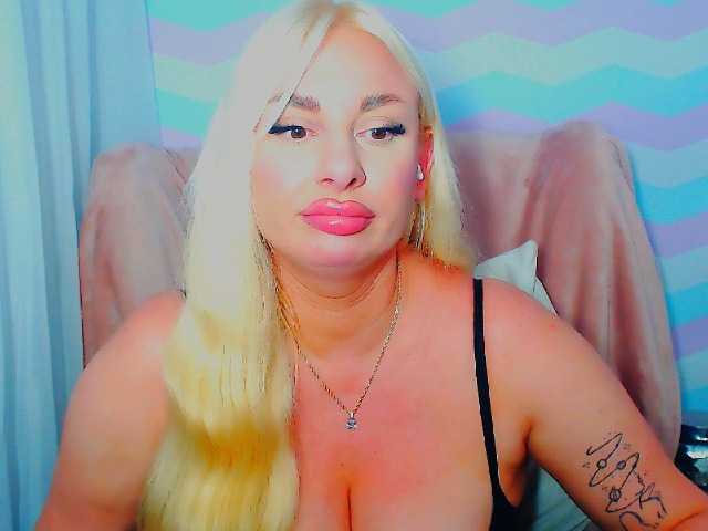 BlondAna live cam on BongaCams
