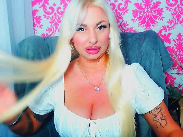 BlondAna live cam on BongaCams