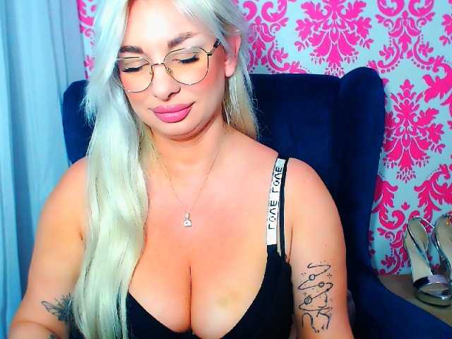 BlondAna live cam on BongaCams