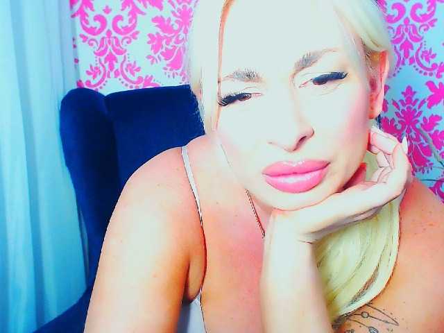BlondAna