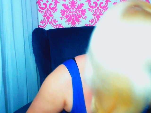 BlondAna