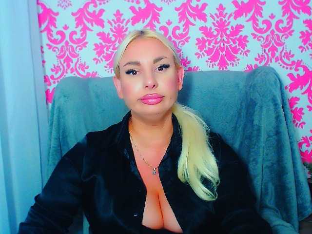 BlondAna live cam on BongaCams