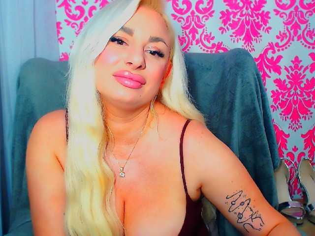 BlondAna live cam on BongaCams