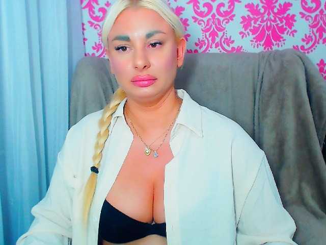 BlondAna