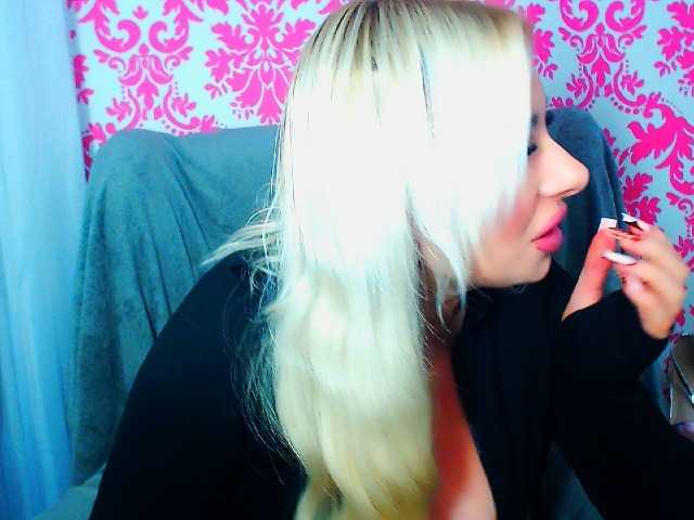 BlondAna