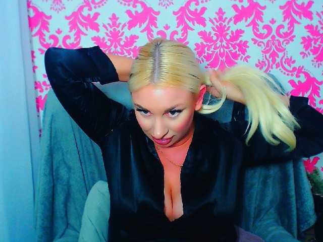 BlondAna