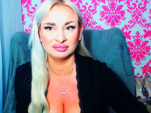 BlondAna