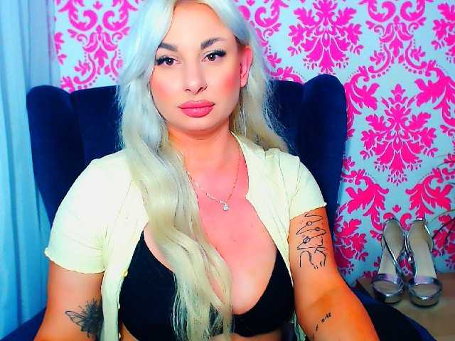 BlondAna