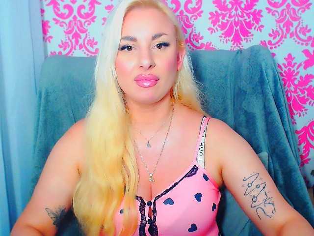 BlondAna live cam on BongaCams
