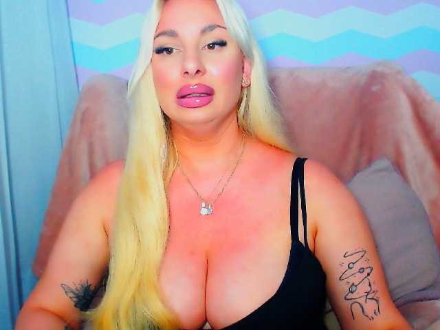 BlondAna live cam on BongaCams