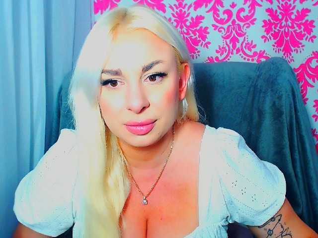 BlondAna live cam on BongaCams